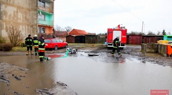 Ulewa i pożar, ponad 100 strażaków w akcji