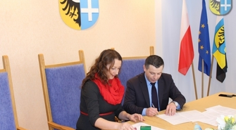 Podpisali umowy z organizacjami pozarządowymi