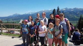 Dzieci z grup wychowawczych przy SOSW we Wschowie na górskich szlakach w Zakopanem.