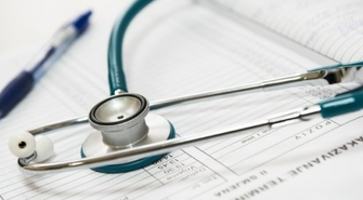 Farmaceutyczna samowolka. Czy w czasie choroby można samodzielnie stosować antybiotyki lub inne leki?