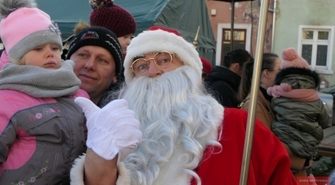 Święty Mikołaj na rynku we Wschowie