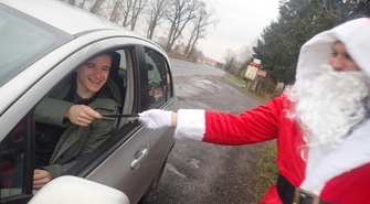 Mikołajkowo, odblaskowo na drodze