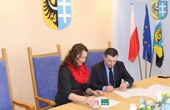 Podpisali umowy z organizacjami pozarządowymi