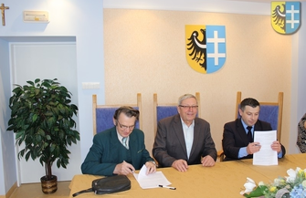 Podpisali umowy z organizacjami pozarządowymi