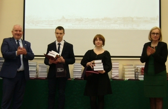 Deszcz nagród dla ucznia Gimnazjum nr 2