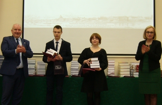 Deszcz nagród dla ucznia Gimnazjum nr 2