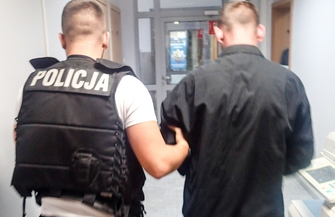 Napad na stacje i seria kradzieży - policjanci złapali sprawcę