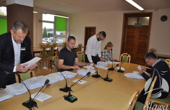 Otwarto urnę z głosami