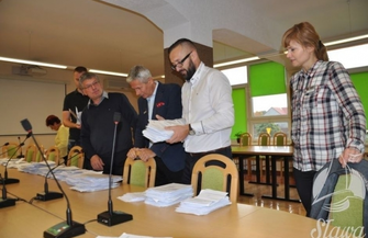 Otwarto urnę z głosami