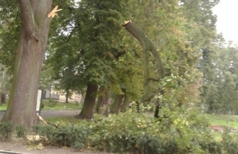 Strażacy wciąż walczą ze skutkami wichury prądu może nie być przez kilka dni