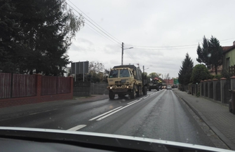 Batalion wojsk amerykańskich na ulicach Wschowy