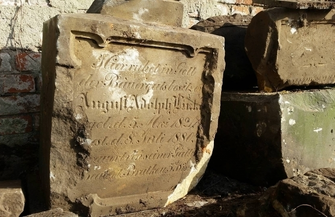 Wspólnie wysprzątali stary cmentarz ewangelicki