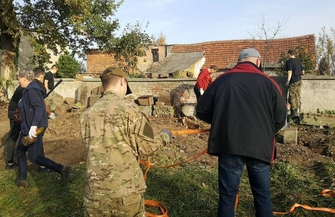 Wspólnie wysprzątali stary cmentarz ewangelicki