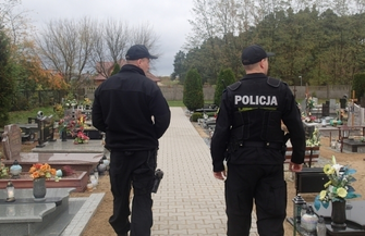 Policja już czuwa. Pierwszy amator cudzych zniczy zatrzymany