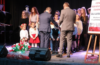 Marta Mika z Grand Prix I Powiatowego Festiwalu Pieśni Patriotycznej i Żołnierskiej