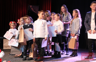 Marta Mika z Grand Prix I Powiatowego Festiwalu Pieśni Patriotycznej i Żołnierskiej