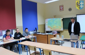Trwa kurs - kierowca wózków widłowych dla uczniów I ZS oraz SOSW