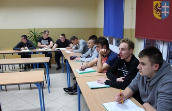 Trwa kurs - kierowca wózków widłowych dla uczniów I ZS oraz SOSW
