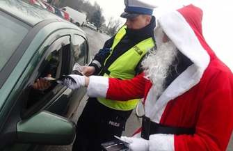 Mikołajkowo odblaskowo na drodze