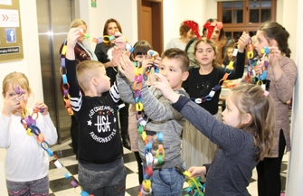 V strojenie bibliotecznej choinki