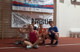 Halowe sukcesy młodych lekkoatletów z SP 2