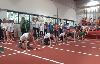 Halowe sukcesy młodych lekkoatletów z SP 2