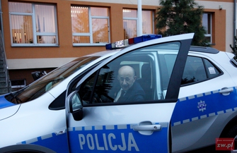 Policjanci ze Sławy z nowym radiowozem