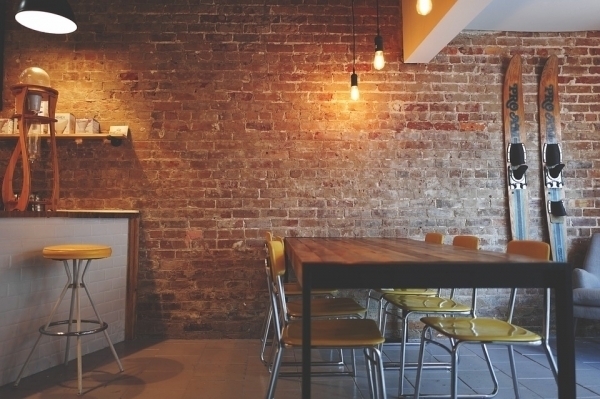 Jakie krzesła do restauracji warto wybrać urządzając nowoczesny lokal