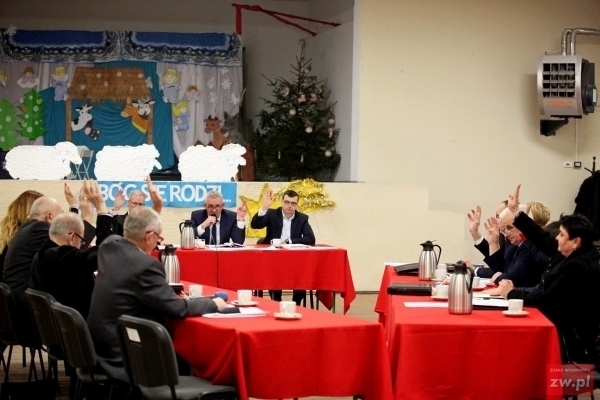 Przekazali grunt pod budowę ścieżki pieszo-rowerowej
