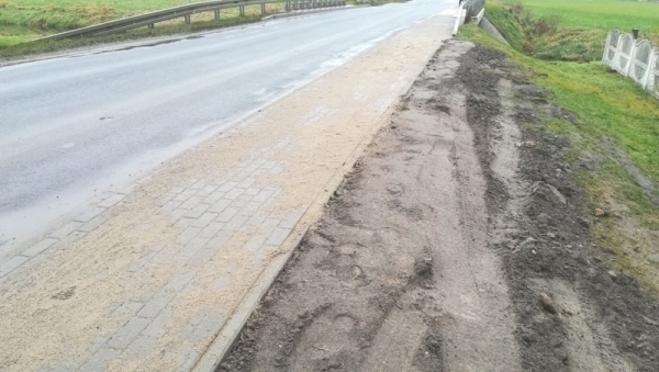 Kilka nowych odcinków chodników na drogach powiatowych
