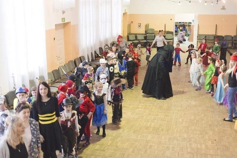 Bal przebierańców w Samorządowym Przedszkolu w Wijewie