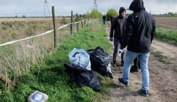 Sprzątanie wschowskiego odcinka Drogi św. Jakuba