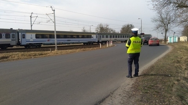 Wielkopolska policja działa w okolicach przejazdów kolejowych