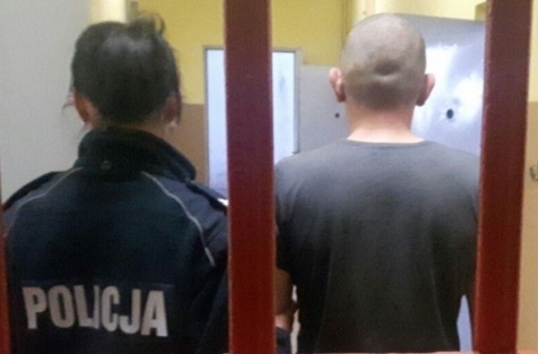 Schował się w toalecie żeby okraść pomieszczenia biurowca