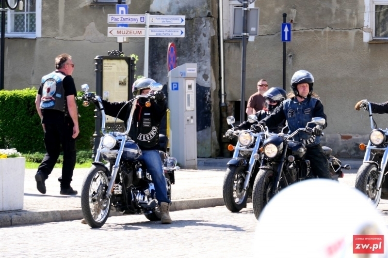 Motocykliści dzieciom na wschowskim Rynku