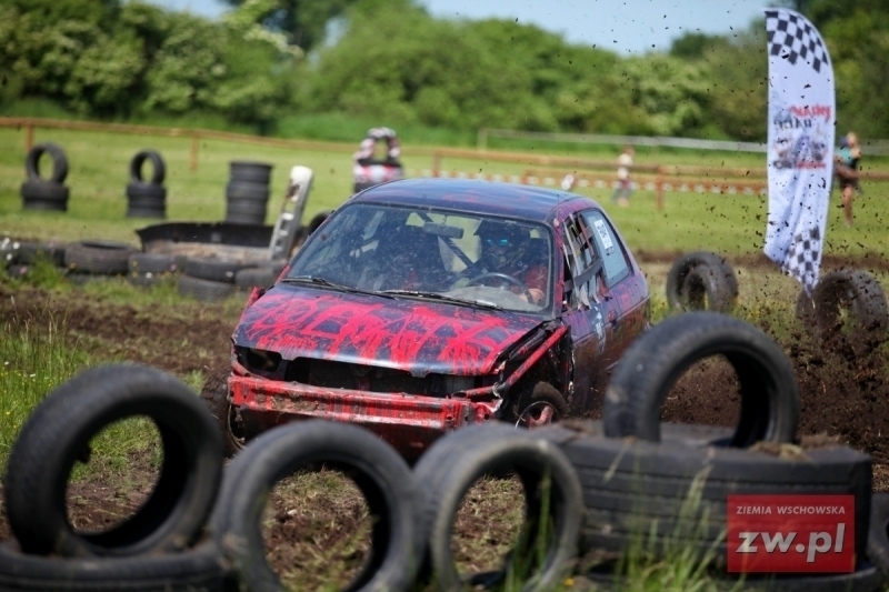Około 80 zawodników wzięło udział we Wrak Race Wschowa