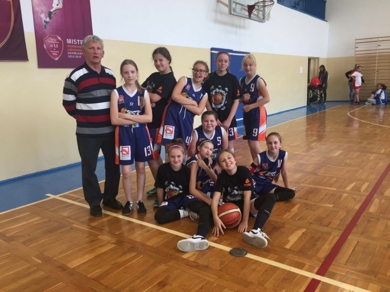 Brązowy medal dla SP1 w finale województwa w mini-koszykówce dziewcząt szkół podstawowych