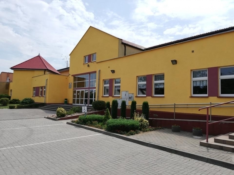 Remont elewacji szkoły w Wąsoszu