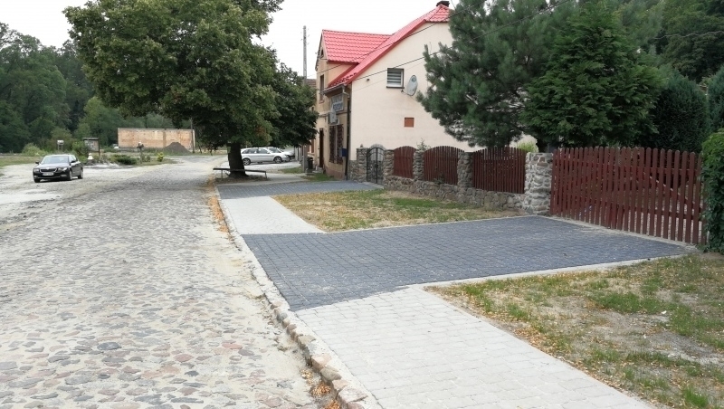 Nowy chodnik w miejscowości Ryczeń