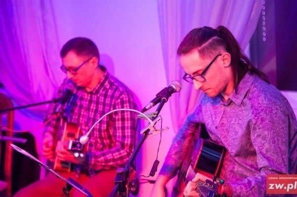 Heniu z przyjaciółmi czyli niedzielny koncert z cyklu Sławskie Spotkania z Piosenką