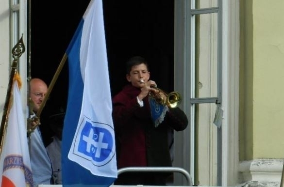 Przemysław Knieć zagrał hejnał Wschowy w Lublinie
