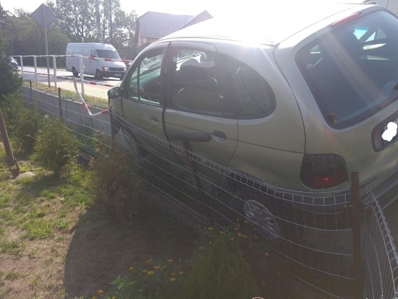 Uderzył w barierki ochronne