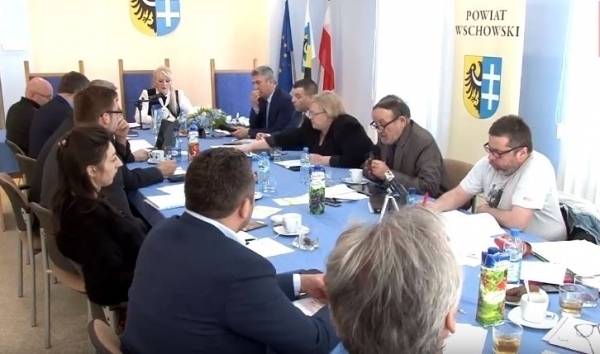 50 kobiet i 52 mężczyzn na listach do Rady Powiatu