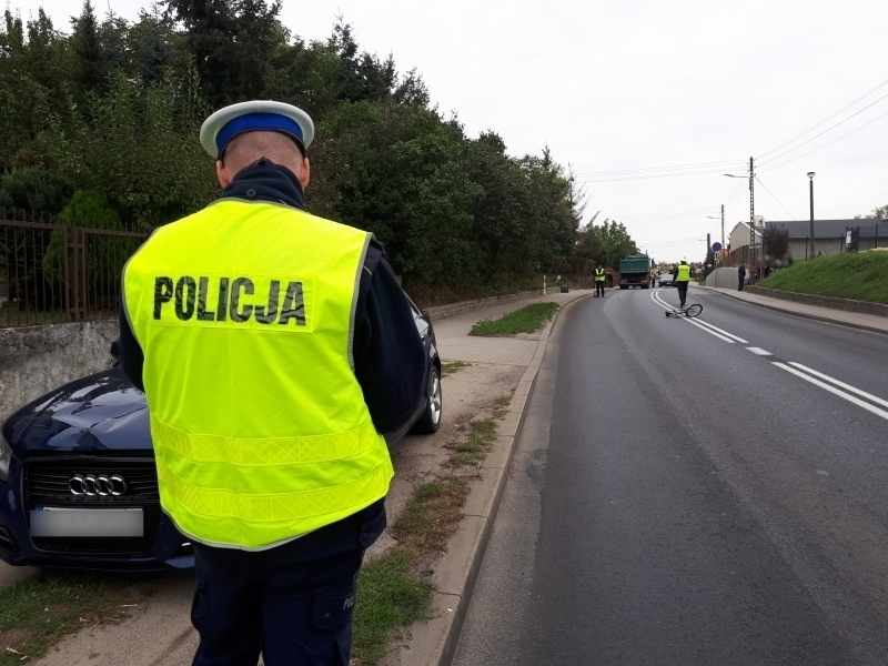 10-latek trafił do szpitala. Chciał przejść na drugą stronę drogi