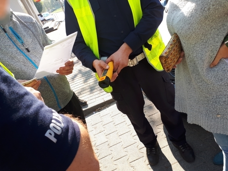 Kierowca volksvagena podczas wyprzedzania uderzył w osobowego opla