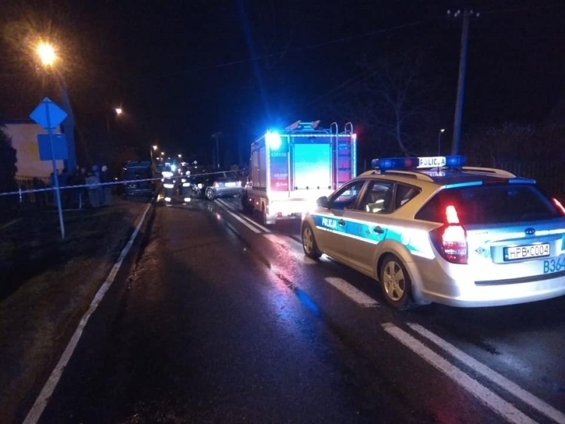 Kolizja samochodu osobowego. Straż apeluje o ostrożność