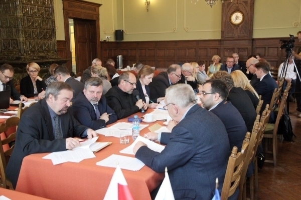 Diety radnych mają wzrosnąć średnio o ponad 100 złotych