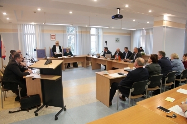Budżet z nadwyżką i planowane dwie inwestycje. W powiecie zatwierdzili budżet na 2019 rok
