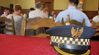 List poprowadził do właściciela śmieci