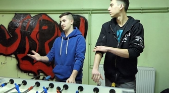 Piłkarzyki? To te kijki od nordic walking? 